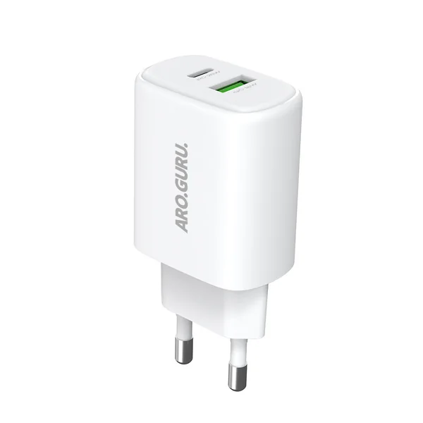 아로구루 충전기의 USB-C PD 포트와 USB-A QC 포트
